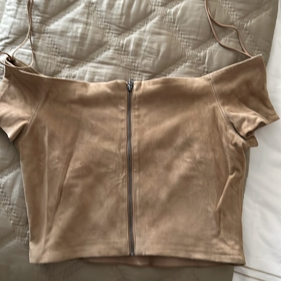 Suede tan cropped fitted T op - Picture 2 of 6